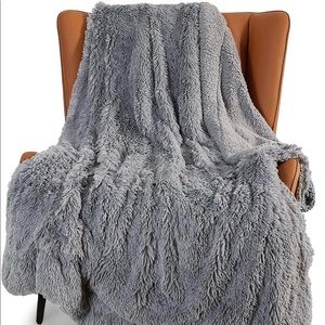 Bedsure Big Soft Fuzzy Faux Fur Sherpa Fleece Throw Blanket Light Grey Twin 🤍